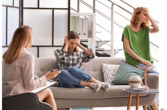 Thérapie multifamiliale et refus scolaire anxieux à l’adolescence : une nouvelle approche Thérapie multifamiliale et refus scolaire anxieux à l’adolescence : une nouvelle approche